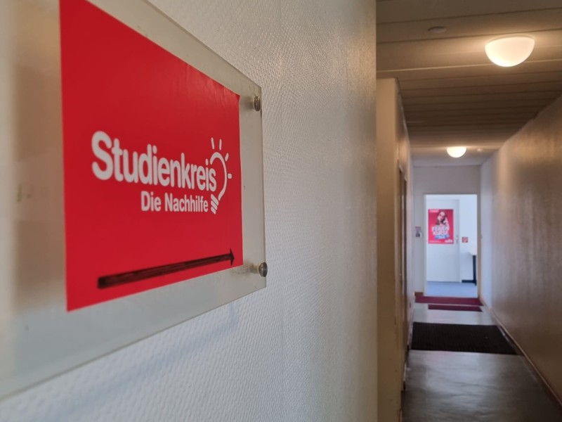 Hinweisschild Eingang Etage
